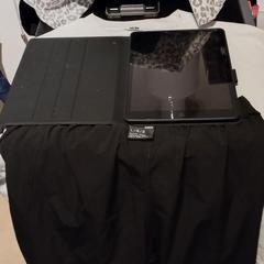tas met kleren en Tablet, iLost에 보고됨