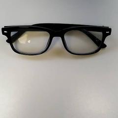 Briller Zwart, som rapportert av Bobbejaanland ved bruk av iLost