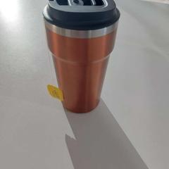 飲用カップ bronskleur がiLostで TU/e - Receptie Flux によって報告されました