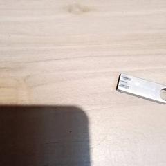 Usb-stick Zilver, gemeldet von Beekse Bergen Resorts en Hotel über iLost