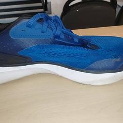 Ruházat - schoenen, amint azt Regio Antwerpen - Brussel az iLost segítségével jelentette.