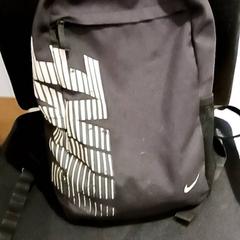 Ryggsekk Zwart met wit, som rapportert av RRReis IJssel-Vecht ved bruk av iLost