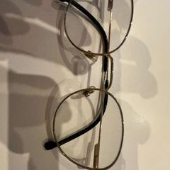 Óculos, como reportado por Inntel Hotels Utrecht Centre utilizando o iLost