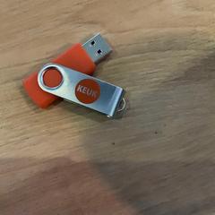 Elektronikk Orange usb stick, som rapportert av MEININGER Hotel Köln West ved bruk av iLost