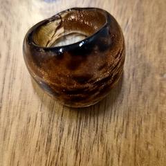 반지 Rose goud en bruin, iLost를 사용하여 Universiteitsbibliotheek Universiteitskwartier에 보고됨