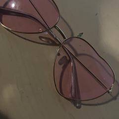 眼鏡 Roze hart がiLostで Jaarbeurs によって報告されました