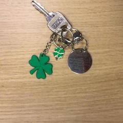 Gakoa Met klavertjevier sleutelhanger, gisa salatu by Canisius-Wilhelmina Ziekenhuis iLost erabiliz