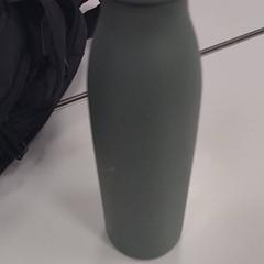 Botella para beber Grijs, segundo informou Vrije Universiteit Amsterdam usando iLost