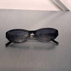 Óculos de sol, como reportado por Keolis Lund utilizando o iLost