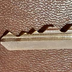 Clefs métal, zgłoszono przez TCL przy użyciu iLost