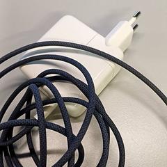 Adapter Wit, rapporterat av Heidelberglaan 7 med iLost