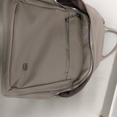 Zaino Younes, come riportato da Regio West-Vlaanderen utilizzando iLost