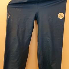 パンツ Blauw がiLostで DierenPark Amersfoort によって報告されました