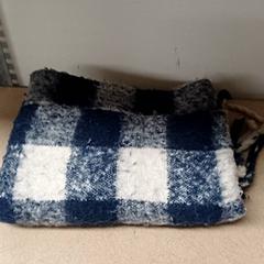 Šál Wol blauw wit, ako bolo nahlásené Qbuzz GD Groningen Peizerweg pomocou iLost