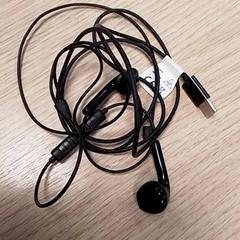 Earphones, as reported by Qbuzz Fryslân using iLost