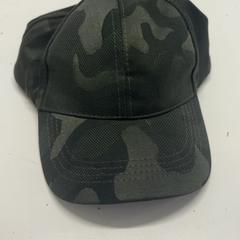 Gorra Zwart/heel donker groen, ha sido reportado por Avonturenpark Hellendoorn con iLost