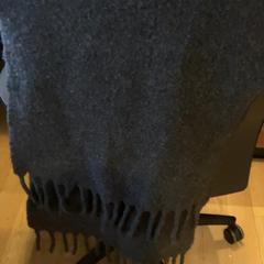 Szal Grijs, wol, zgłoszono przez Pathé Rembrandt Utrecht przy użyciu iLost