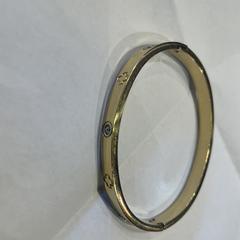 Náramok gold-colored metal, ako bolo nahlásené MEININGER Hotel Amsterdam City West pomocou iLost