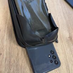 Telèfon mòbil Met tasje Naam Kole Samsung, segons ha informat Pouw Vervoer mitjançant iLost