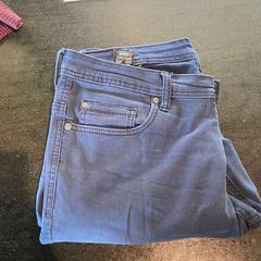 Jeans, gemeldet von Hotel V Fizeaustraat über iLost