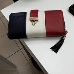 Peňaženka Fatoux, ako bolo nahlásené ilévia pomocou iLost