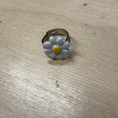 Ring ring met madeliefje, zoals gemeld door IKEA Zaventem met iLost