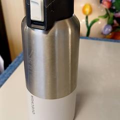 Edateko botila, gisa salatu by Padualaan 99 iLost erabiliz