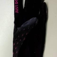 Rukavice, jak nahlášeno Burgers' Zoo pomocí iLost