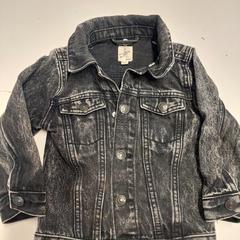 Rifľová bunda zwart, ako bolo nahlásené Avonturenpark Hellendoorn pomocou iLost