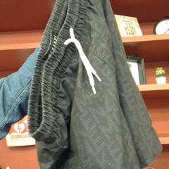 Pantaló pantalon, segons ha informat MEININGER Hotel Bordeaux Gare Saint-Jean mitjançant iLost