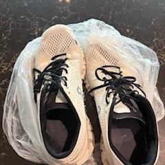 Sneakers, as reported by Van der Valk Hotel Veenendaal using iLost