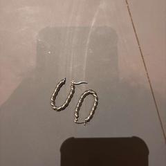 Pendentes, segundo informou Van der Valk Hotel Deventer usando iLost