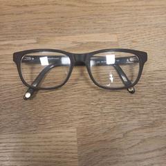 Òculos graduados, a été signalé par IKEA Braga utilisant iLost