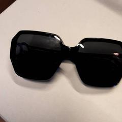 Óculos de sol, como reportado por Qbuzz ZHN utilizando o iLost