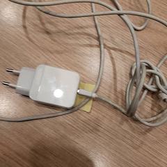 Cargador usb Wefix, segundo informou Campus Den Haag usando iLost