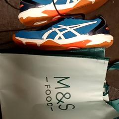 Sko, rapporterat av Mövenpick Hotel Amsterdam City Centre med iLost