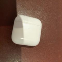 Airpods case blanc, as reported by TCL using iLost