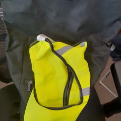 Rugzak met fluovestje, iLost를 사용하여 Centraal magazijn에 보고됨