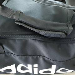 Bolsa - Sportzak zwart Adidas, ha sido reportado por Centraal magazijn con iLost