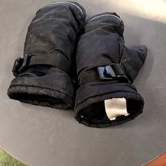 Luvas, como reportado por IKEA Slependen utilizando o iLost