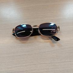 İLost kullanarak Centraal magazijn tarafından bildirildiği gibi Güneş gözlüğü