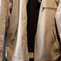 Jacket Witte, as reported by TivoliVredenburg using iLost