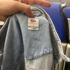 Spijkerjasje Levi's, jak bylo nahlášeno na iLost