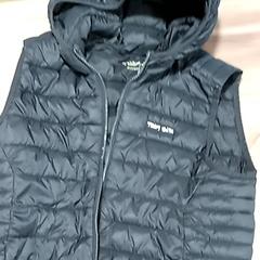 Veste, a été signalé par CARS HANGARD utilisant iLost