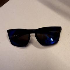 Óculos de sol zobn, como reportado por Qbuzz ZHN utilizando o iLost