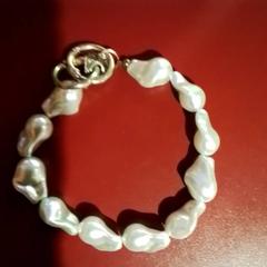 Pulseira, como reportado por Apenheul utilizando o iLost