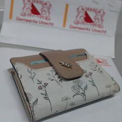 Portefeuille D.C. VAN DEN BERG, a été signalé par Gemeente Utrecht utilisant iLost