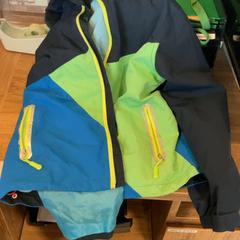 Giacca, come riportato da MEININGER Hotel Marseille Centre la Joliette utilizzando iLost