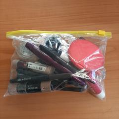make up mapje met allerlei soorten make up, zoals gemeld door RRReis Overijssel / Flevoland-IJsselmond met iLost