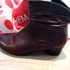 Sapato, como reportado por EBS Tramplein utilizando o iLost